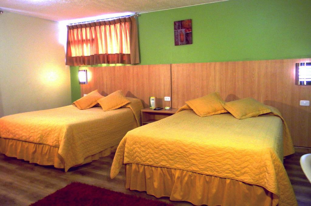 Hostal Terra 3 - Base Aerea Quito Zewnętrze zdjęcie