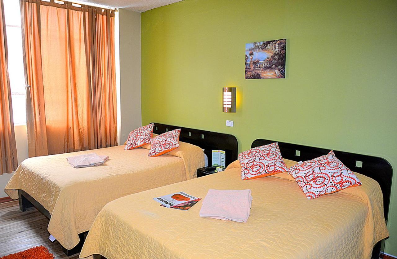 Hostal Terra 3 - Base Aerea Quito Zewnętrze zdjęcie