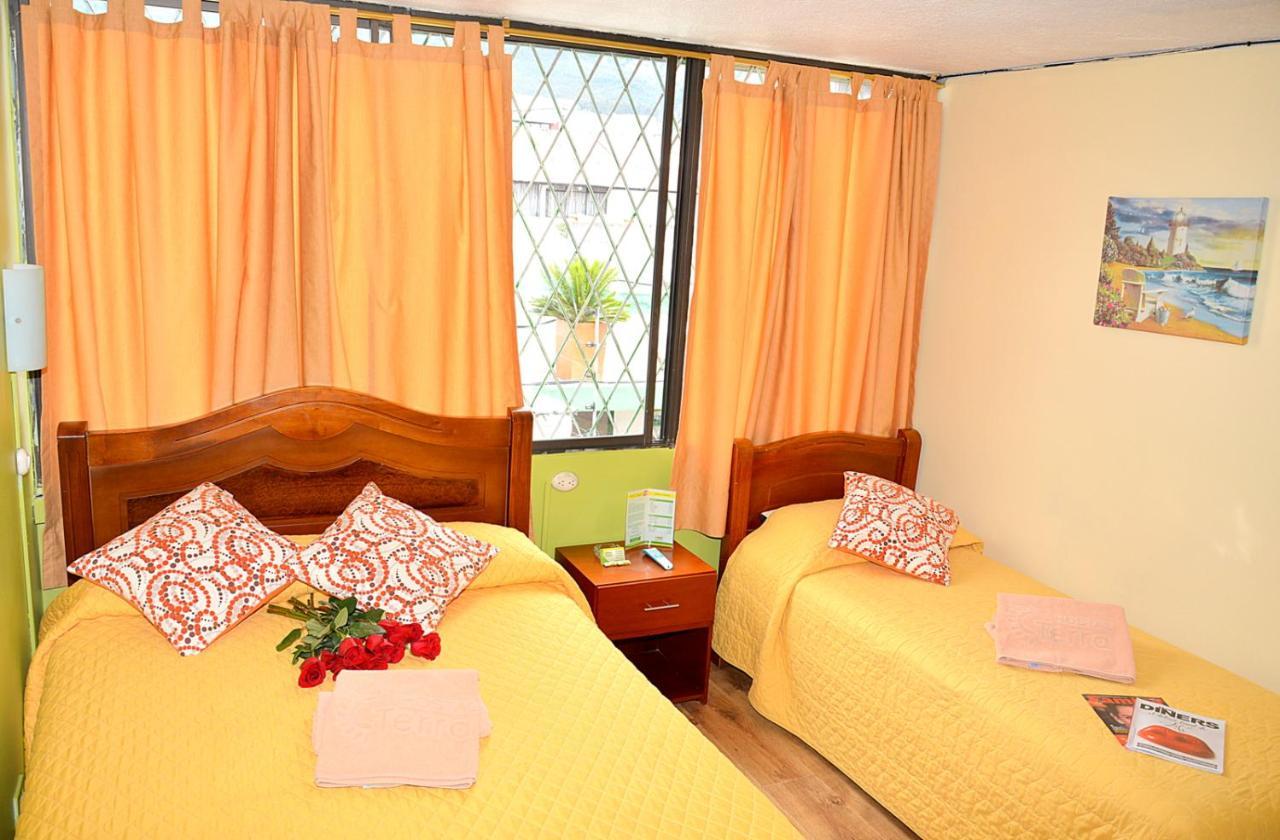 Hostal Terra 3 - Base Aerea Quito Zewnętrze zdjęcie