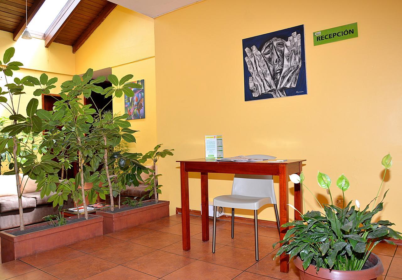 Hostal Terra 3 - Base Aerea Quito Zewnętrze zdjęcie