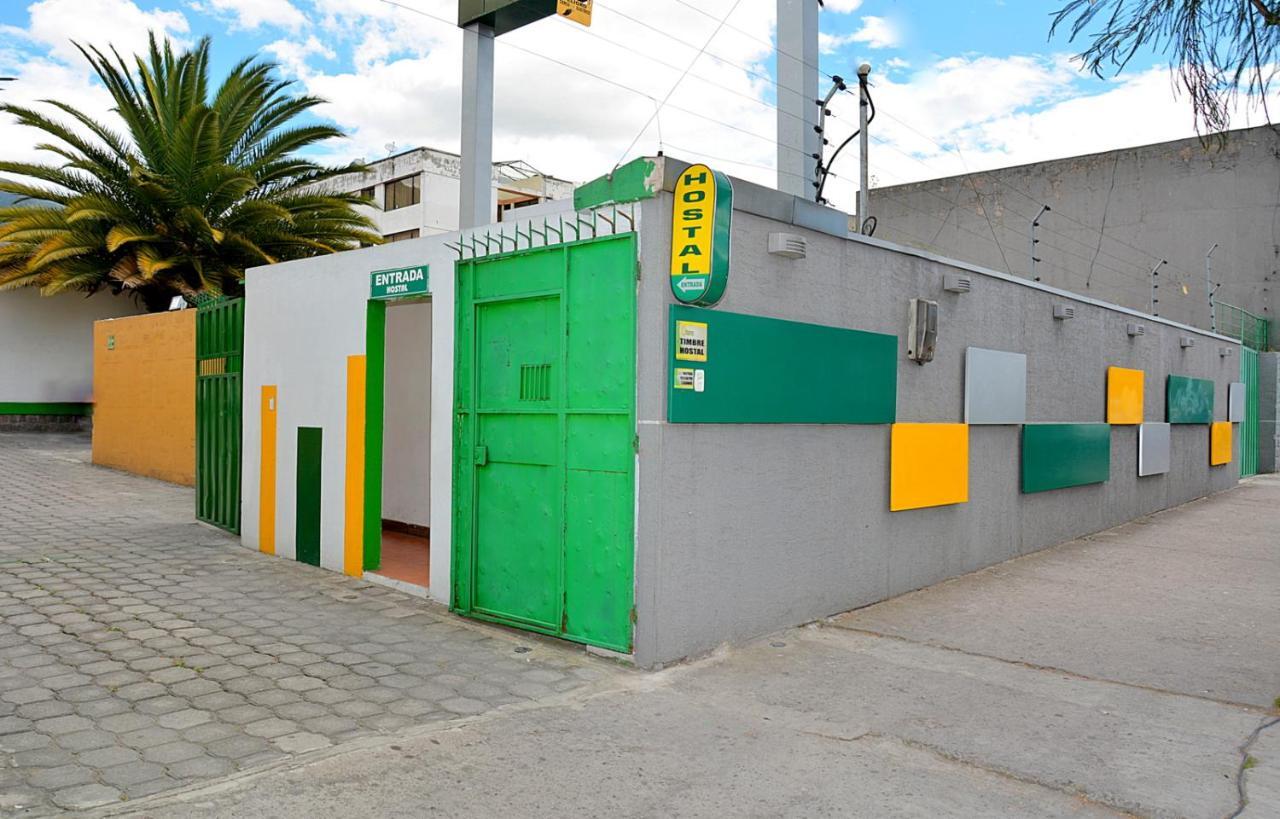 Hostal Terra 3 - Base Aerea Quito Zewnętrze zdjęcie
