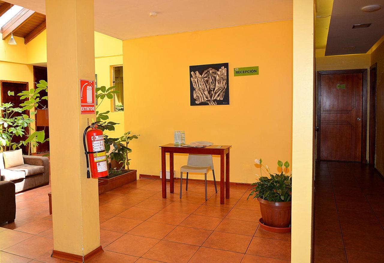 Hostal Terra 3 - Base Aerea Quito Zewnętrze zdjęcie