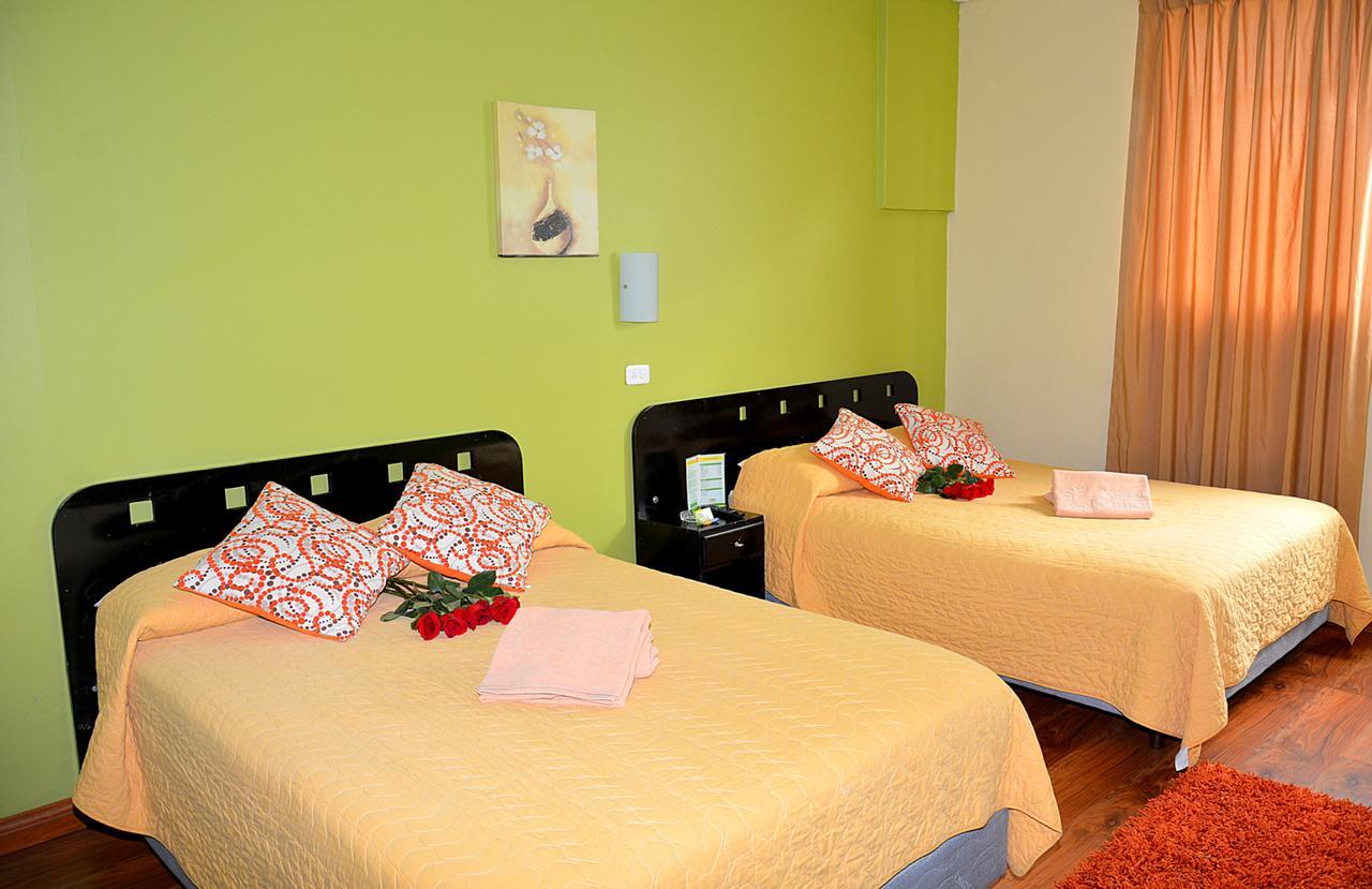 Hostal Terra 3 - Base Aerea Quito Zewnętrze zdjęcie